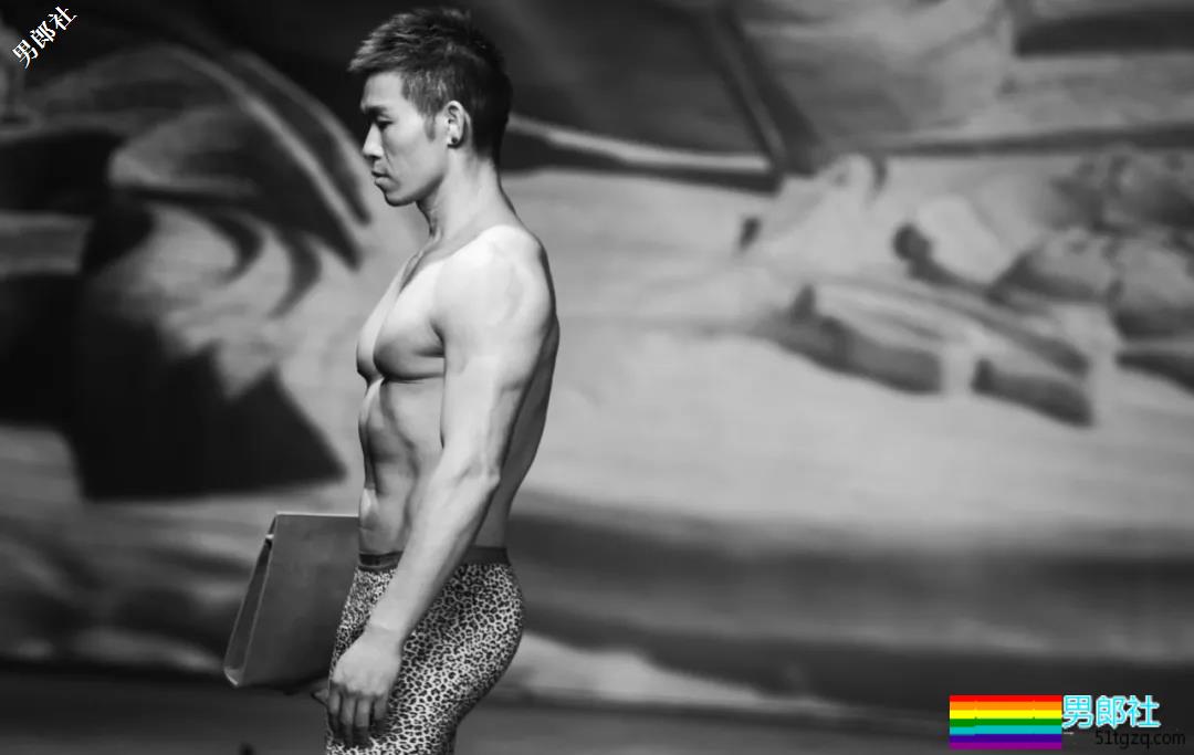 男色盛宴：2018中国男士内衣秀，鲜肉大叔肌肉丁字……（文末福利视频） - 51虹马