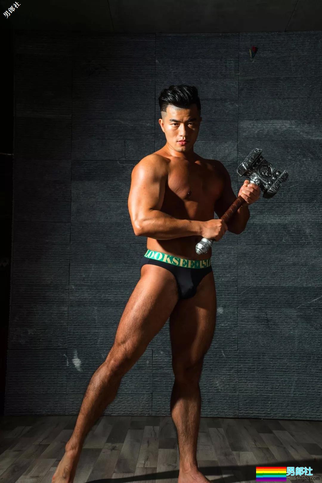 男色盛宴：2018中国男士内衣秀，鲜肉大叔肌肉丁字……（文末福利视频） - 51虹马