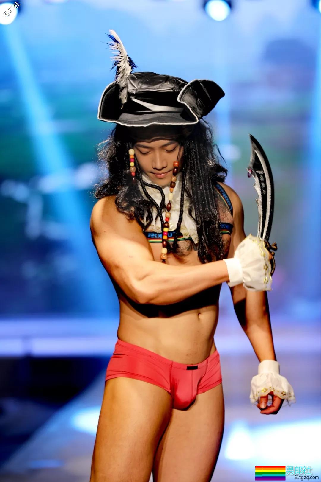 男色盛宴：2018中国男士内衣秀，鲜肉大叔肌肉丁字……（文末福利视频） - 51虹马