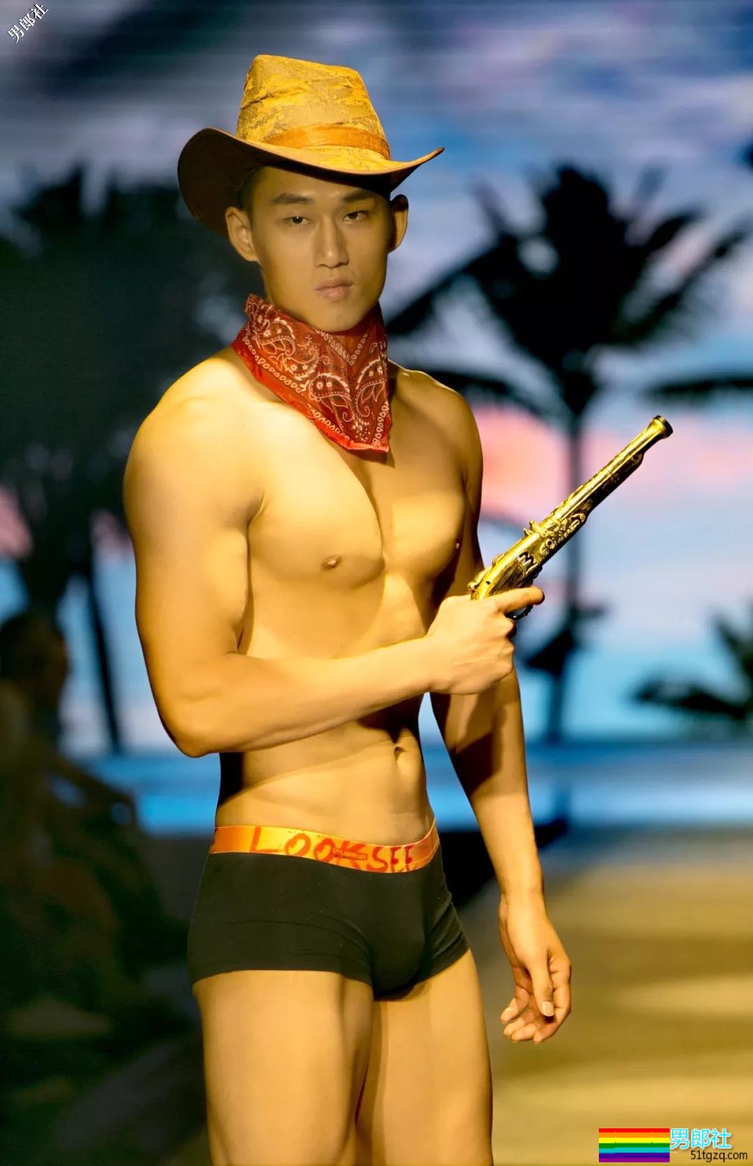 男色盛宴：2018中国男士内衣秀，鲜肉大叔肌肉丁字……（文末福利视频） - 51虹马