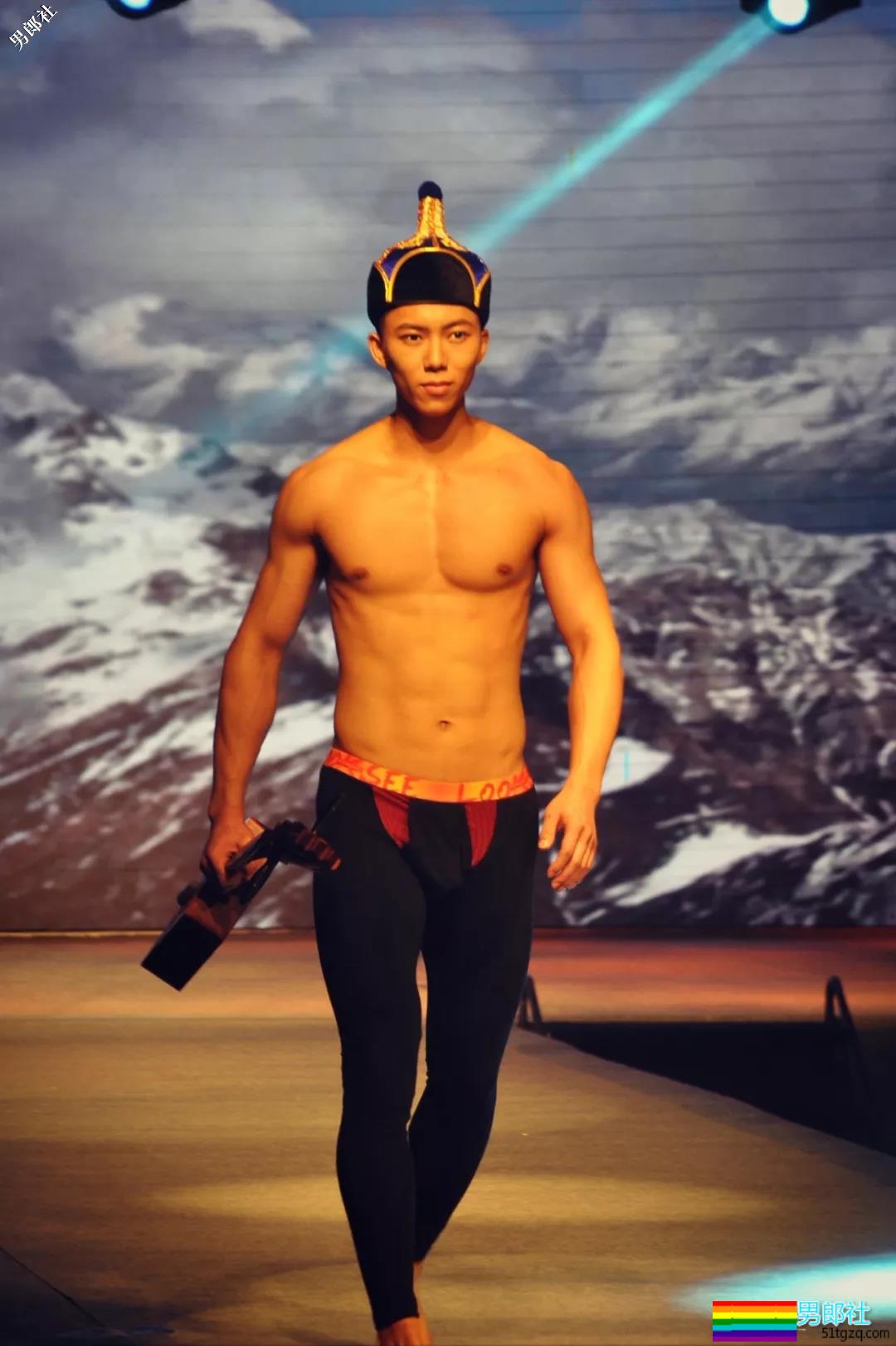 男色盛宴：2018中国男士内衣秀，鲜肉大叔肌肉丁字……（文末福利视频） - 51虹马