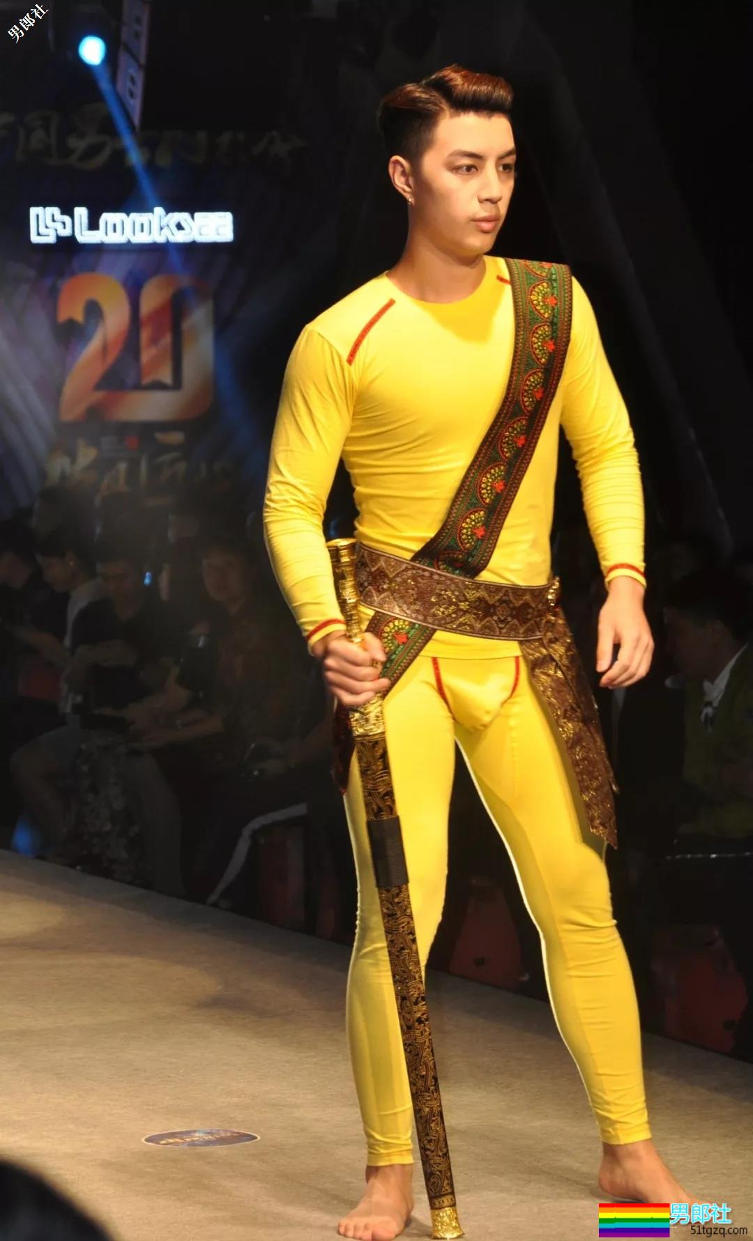 男色盛宴：2018中国男士内衣秀，鲜肉大叔肌肉丁字……（文末福利视频） - 51虹马