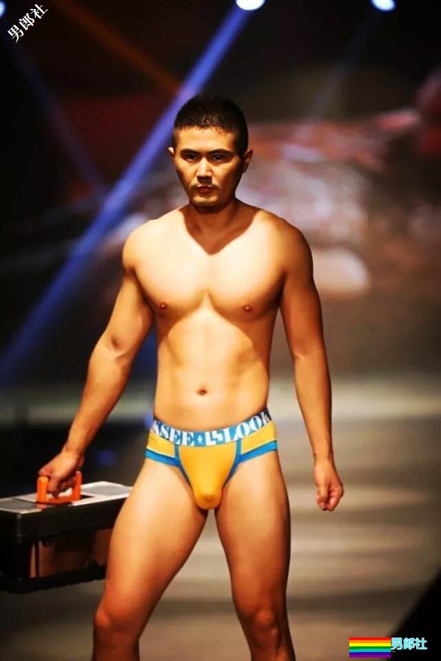 男色盛宴：2018中国男士内衣秀，鲜肉大叔肌肉丁字……（文末福利视频） - 51虹马