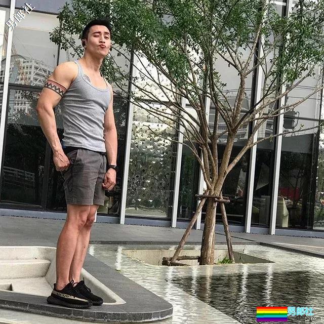 为了名牌包包下海拍片的小哥哥帅哥名媛 - 51虹马