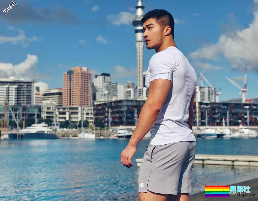 肉忠犬男友爱穿内裤玩自拍！！樊野换男朋友了？ - 51虹马