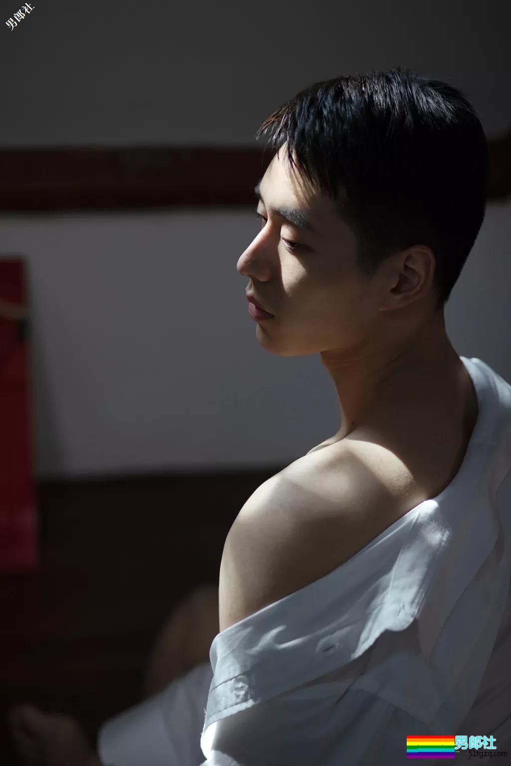 号称Blued上海头号男神，谢梓秋御用男模粉嫩胸肌超抢眼！ - 51虹马