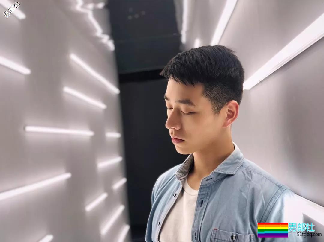 号称Blued上海头号男神，谢梓秋御用男模粉嫩胸肌超抢眼！ - 51虹马