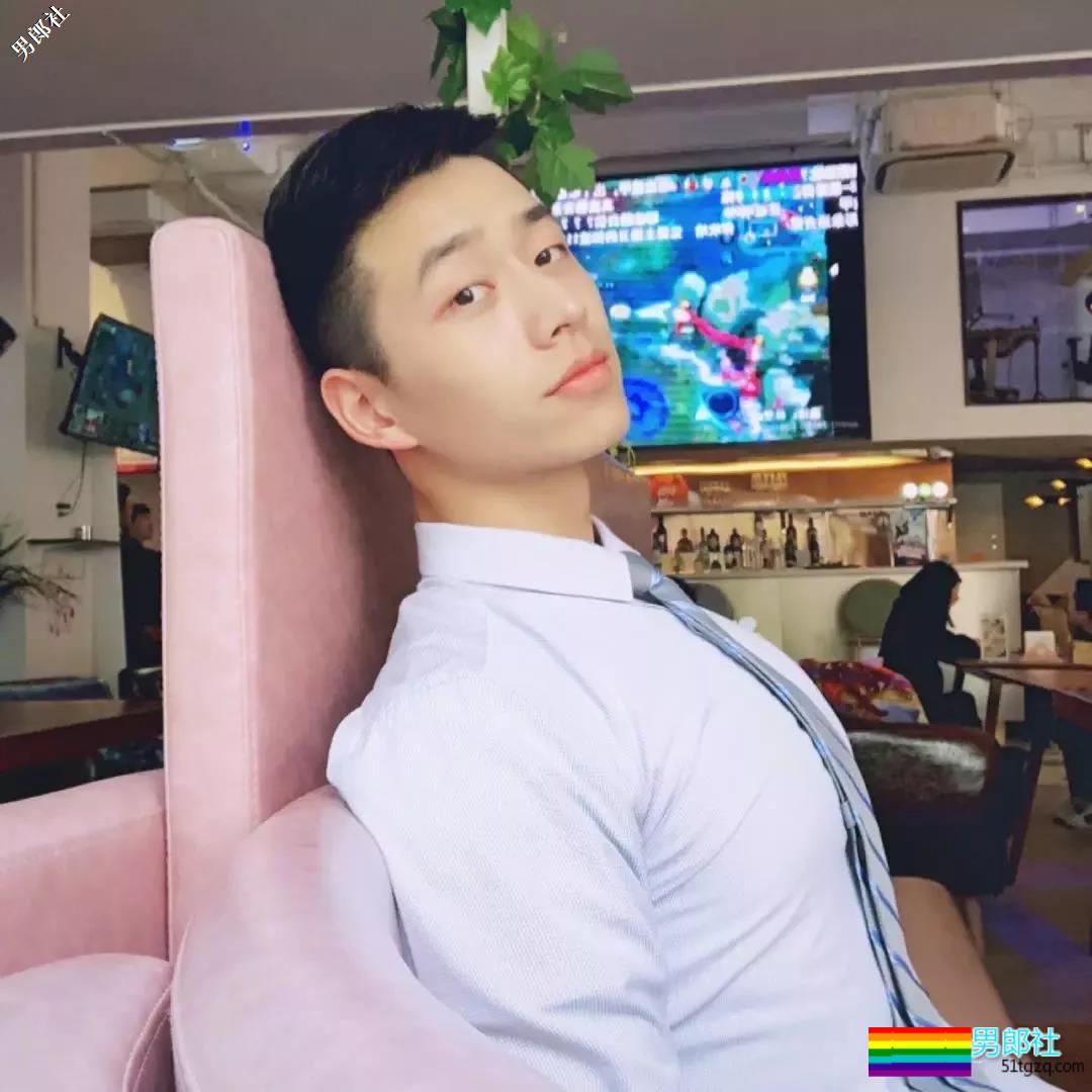 号称Blued上海头号男神，谢梓秋御用男模粉嫩胸肌超抢眼！ - 51虹马