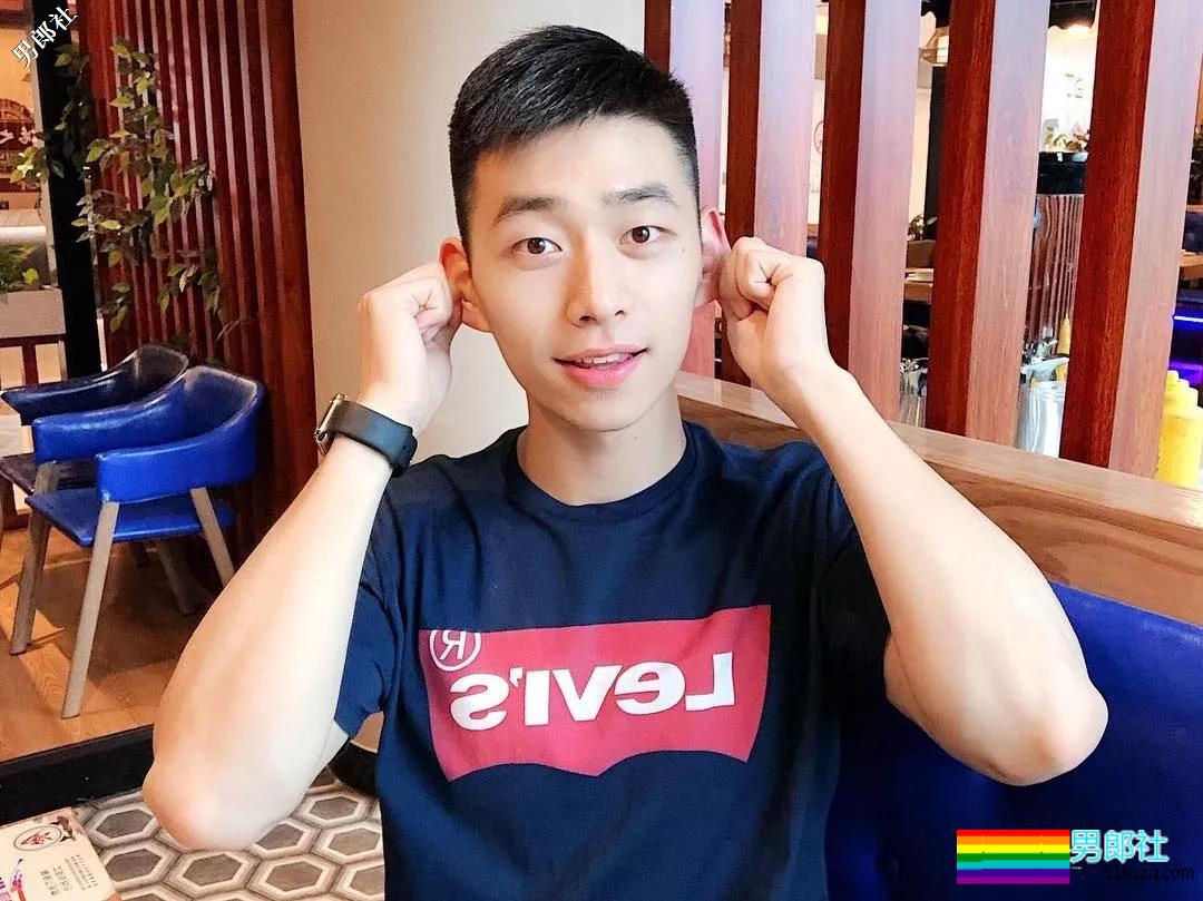 号称Blued上海头号男神，谢梓秋御用男模粉嫩胸肌超抢眼！ - 51虹马