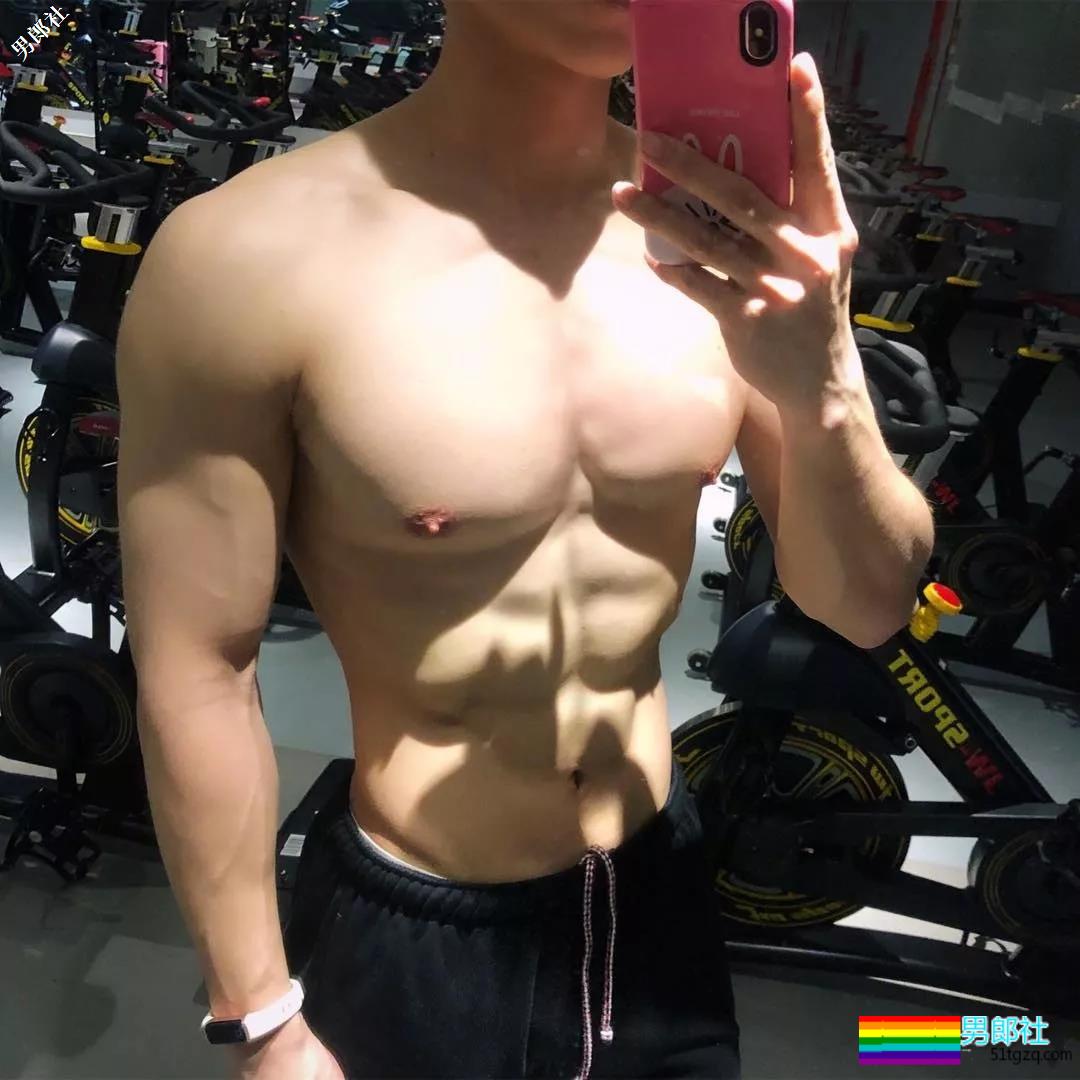 号称Blued上海头号男神，谢梓秋御用男模粉嫩胸肌超抢眼！ - 51虹马