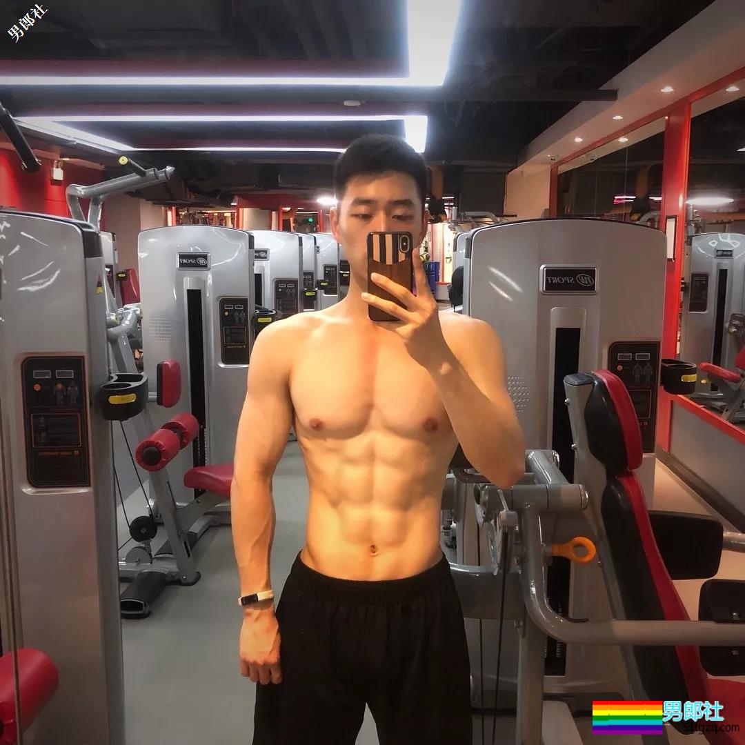 号称Blued上海头号男神，谢梓秋御用男模粉嫩胸肌超抢眼！ - 51虹马