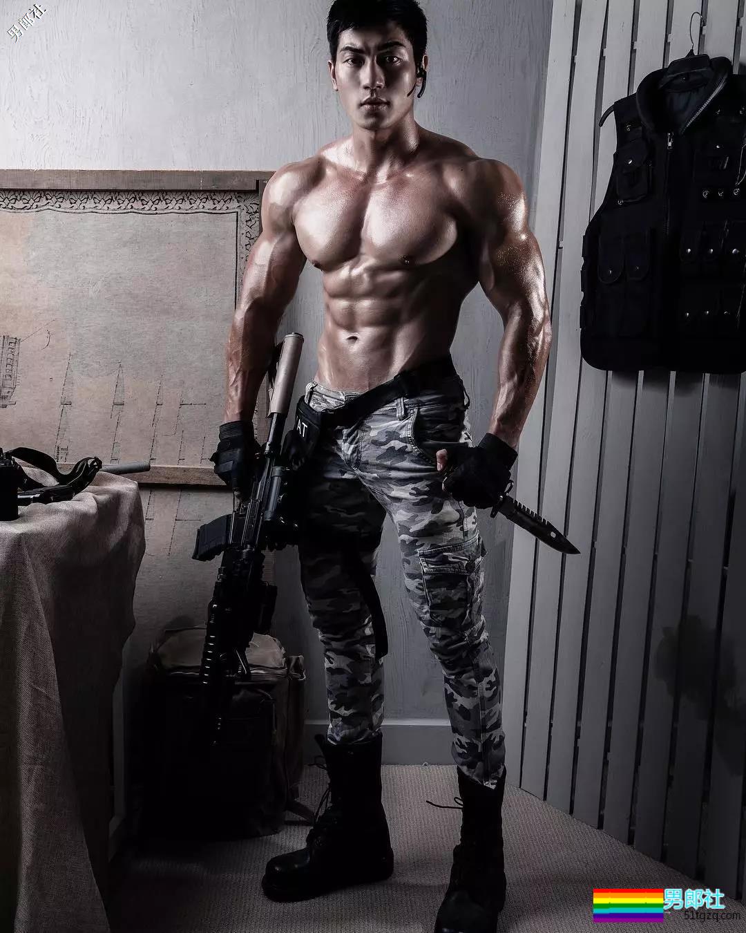 趬臀筋肉私教曾拍过大篪度写真,这大胸肌腱子肉我给满分!-51虹马