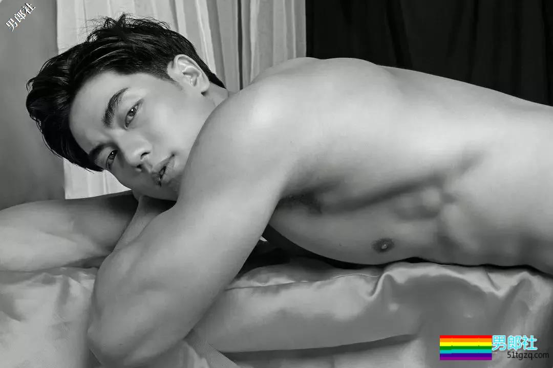 趬臀筋肉私教曾拍过大篪度写真，这大胸肌腱子肉我给满分！ - 51虹马