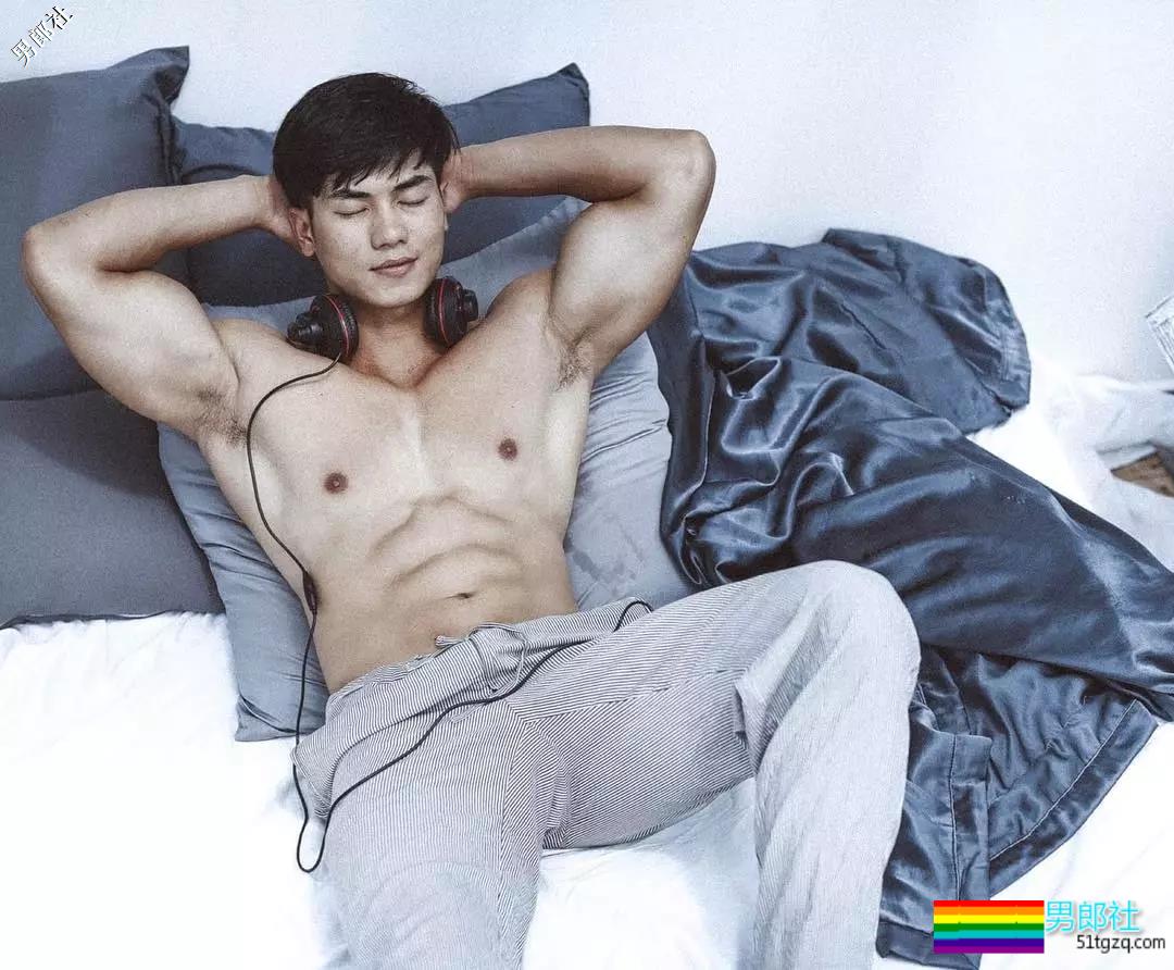 趬臀筋肉私教曾拍过大篪度写真，这大胸肌腱子肉我给满分！ - 51虹马