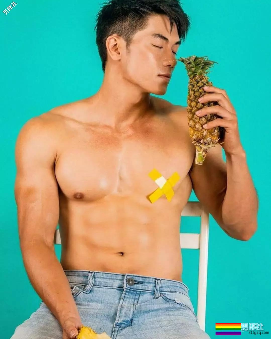 趬臀筋肉私教曾拍过大篪度写真，这大胸肌腱子肉我给满分！ - 51虹马