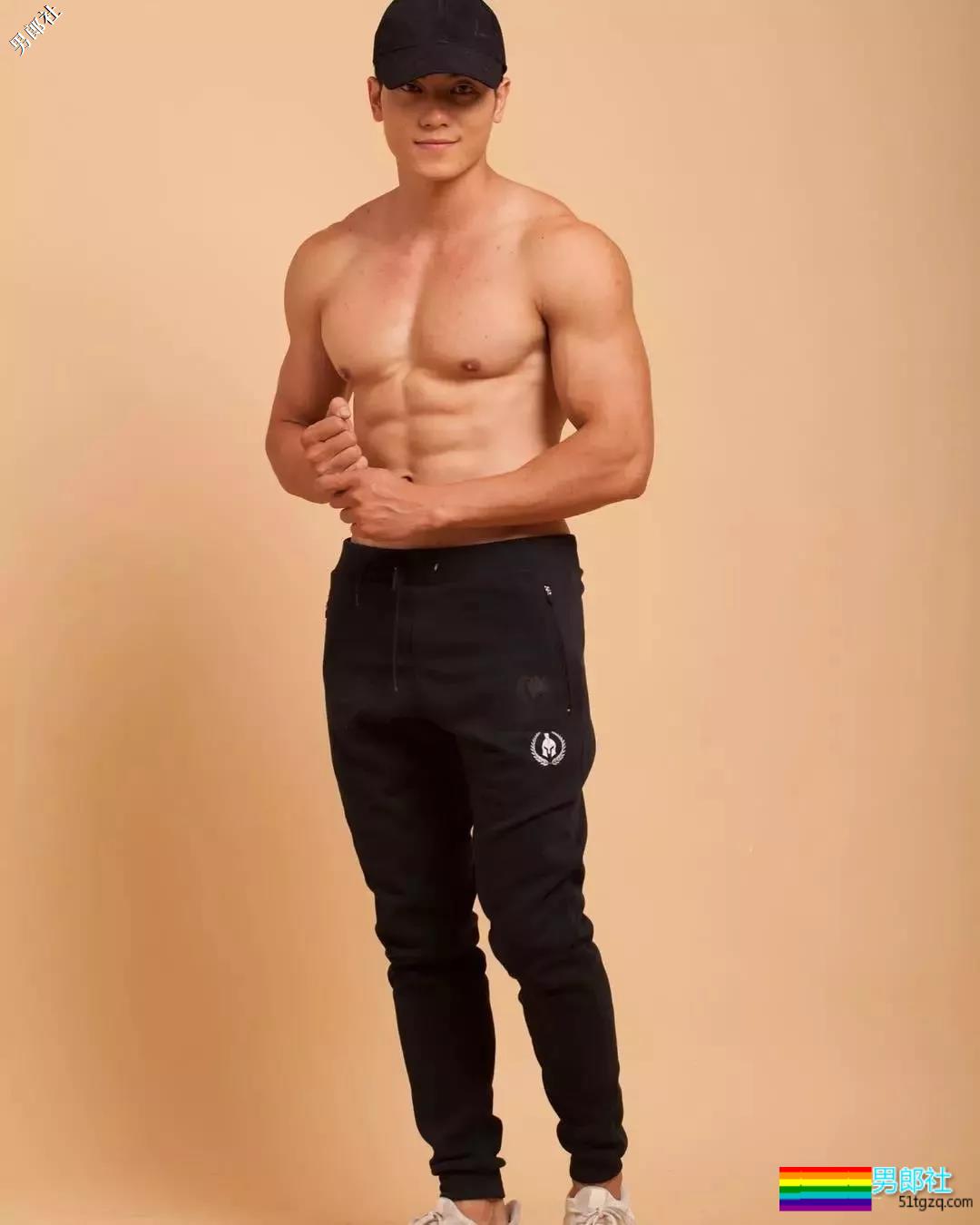 趬臀筋肉私教曾拍过大篪度写真，这大胸肌腱子肉我给满分！ - 51虹马