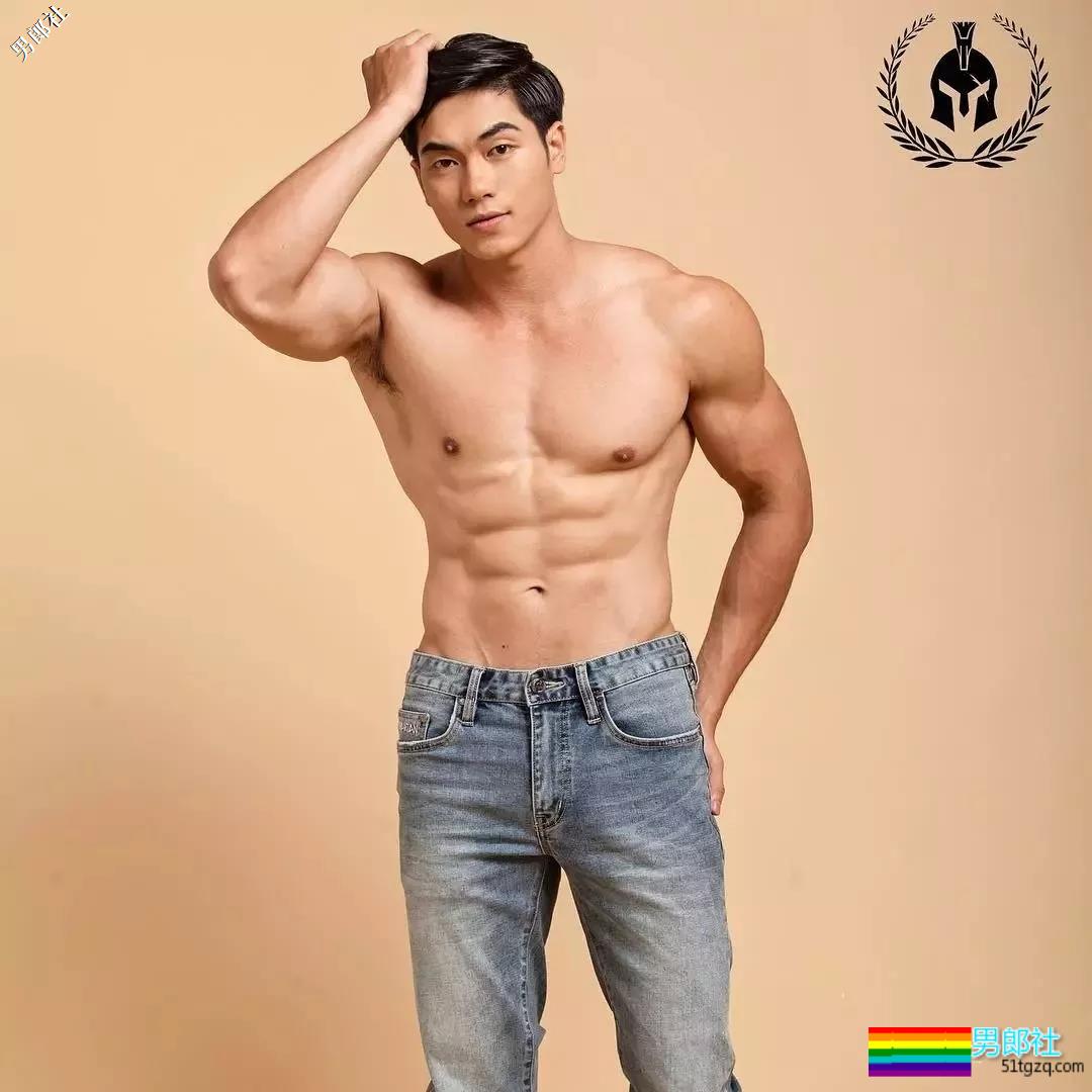 趬臀筋肉私教曾拍过大篪度写真，这大胸肌腱子肉我给满分！ - 51虹马