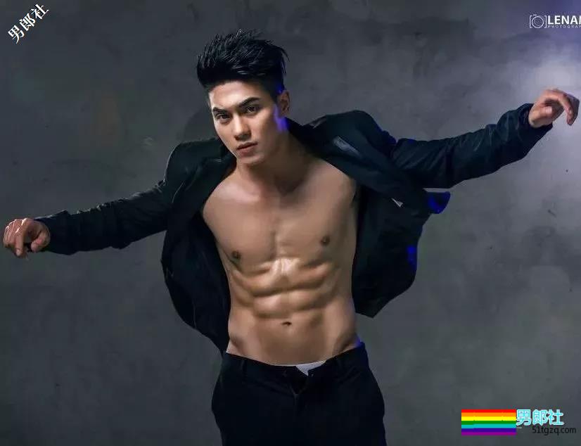 趬臀筋肉私教曾拍过大篪度写真，这大胸肌腱子肉我给满分！ - 51虹马