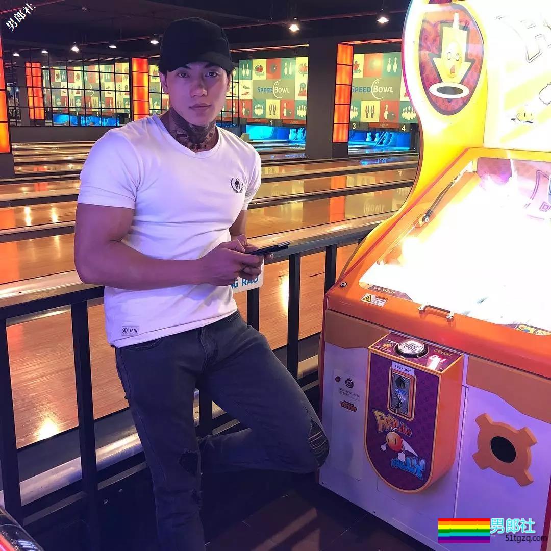 趬臀筋肉私教曾拍过大篪度写真，这大胸肌腱子肉我给满分！ - 51虹马