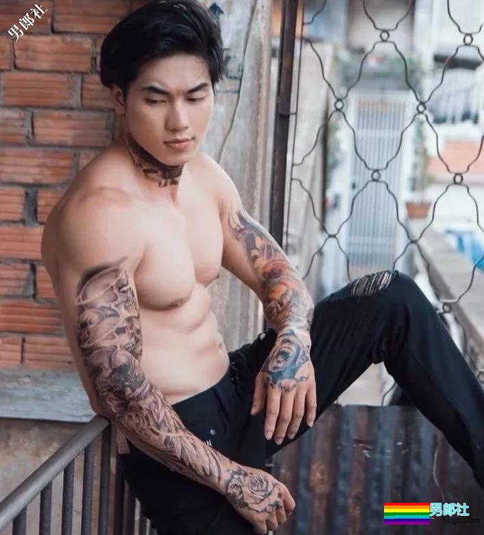 趬臀筋肉私教曾拍过大篪度写真，这大胸肌腱子肉我给满分！ - 51虹马