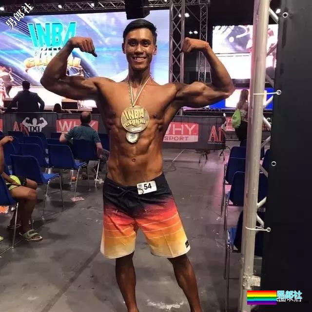 篮球队长昔日写真被挖，粗暴筋肉看着都有感觉 - 51虹马