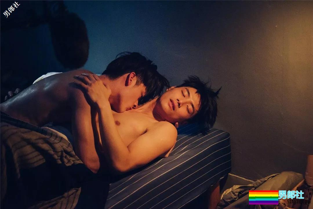 同志版《红楼梦》男星自爆尺寸棒！基情戏咬伤肌肉男胸肌 - 51虹马