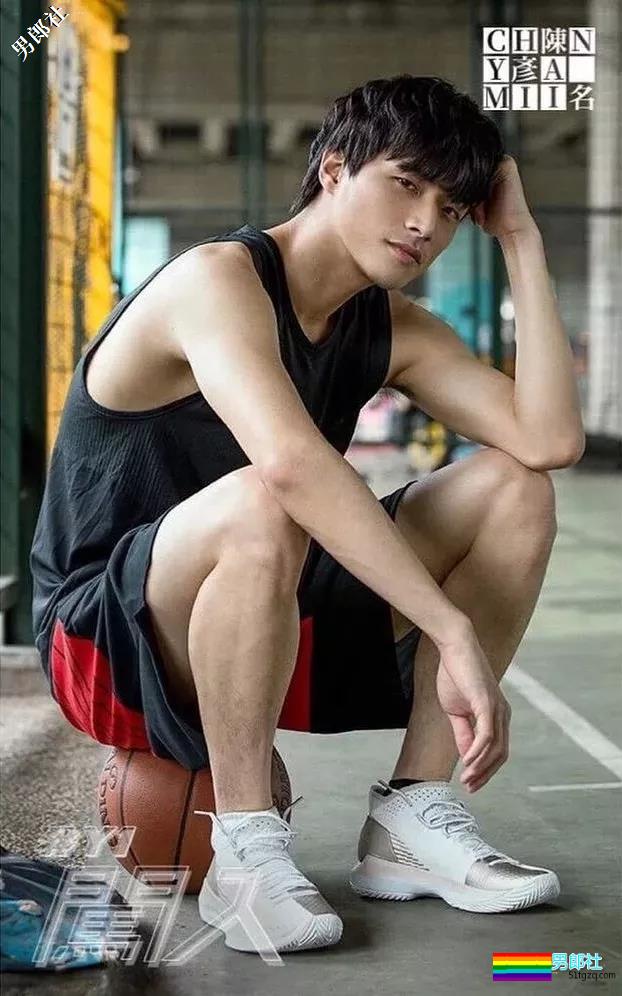 同志版《红楼梦》男星自爆尺寸棒！基情戏咬伤肌肉男胸肌 - 51虹马