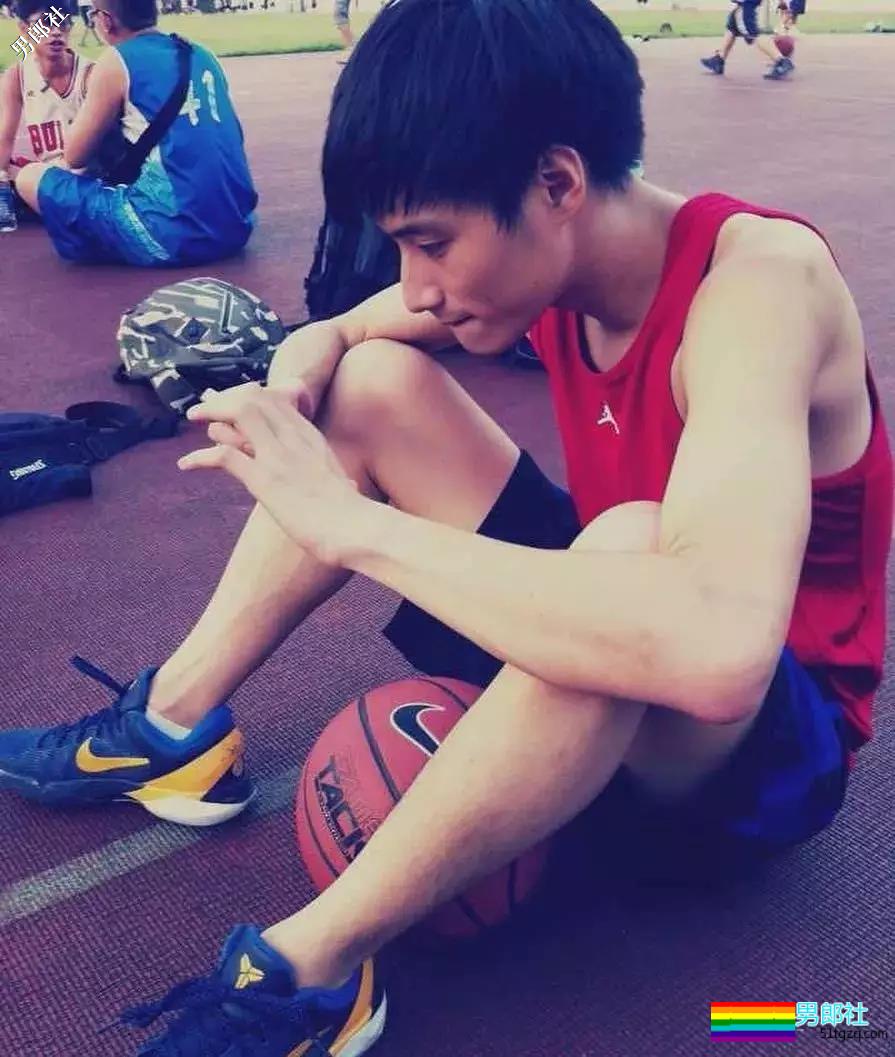 同志版《红楼梦》男星自爆尺寸棒！基情戏咬伤肌肉男胸肌 - 51虹马