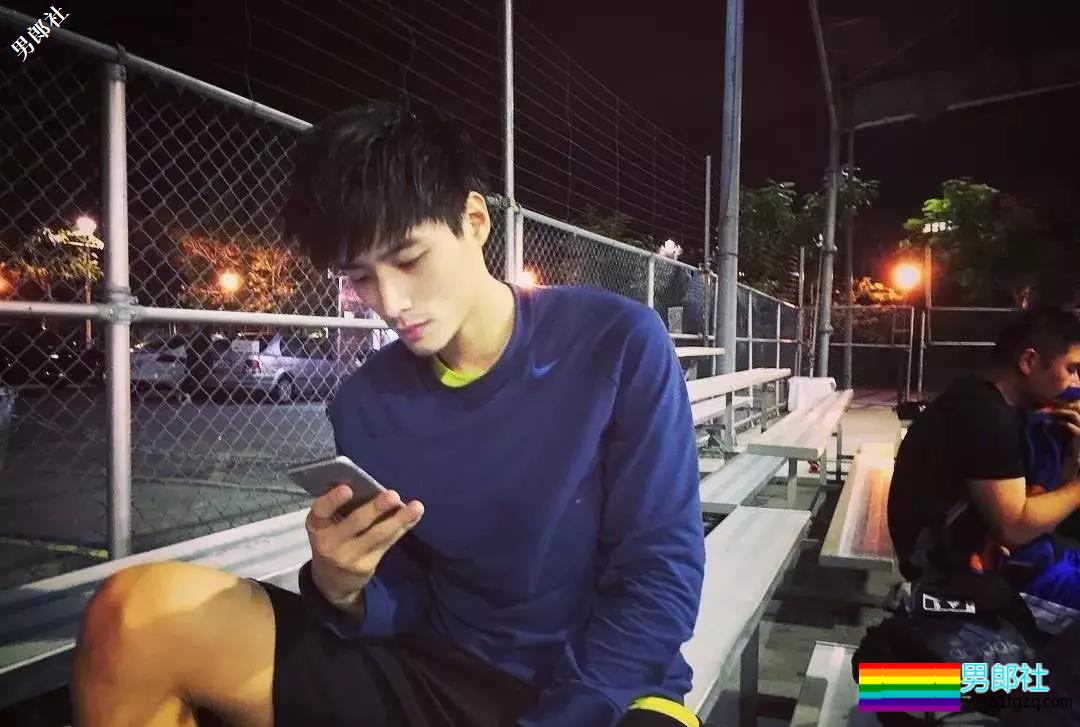 同志版《红楼梦》男星自爆尺寸棒！基情戏咬伤肌肉男胸肌 - 51虹马