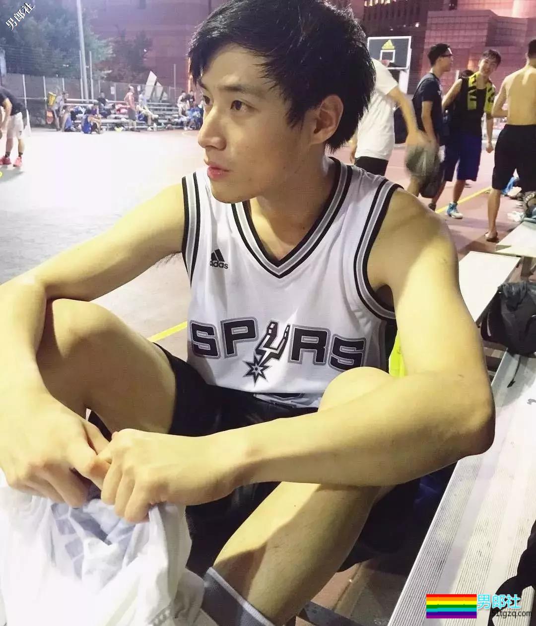 同志版《红楼梦》男星自爆尺寸棒！基情戏咬伤肌肉男胸肌 - 51虹马