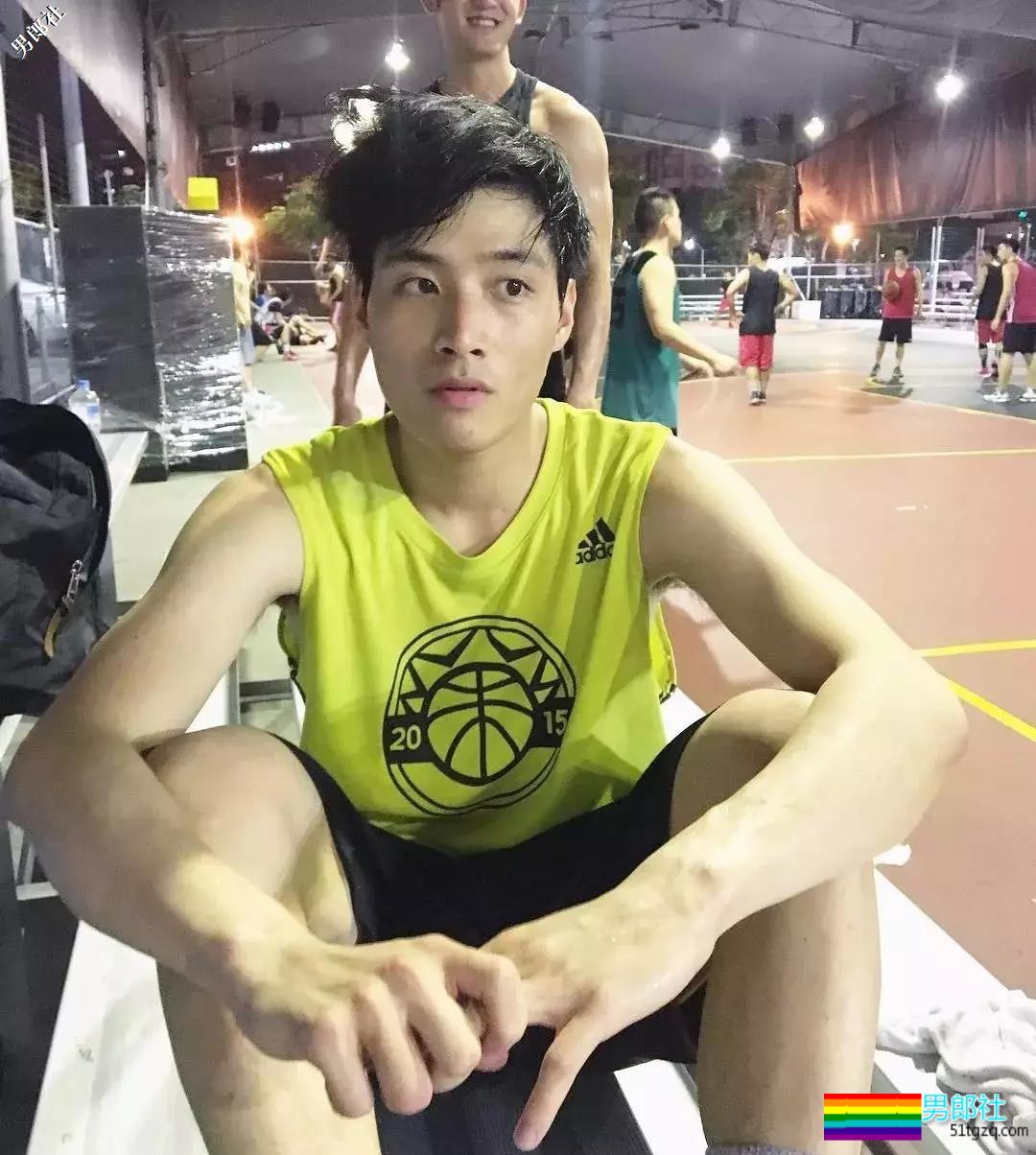 同志版《红楼梦》男星自爆尺寸棒！基情戏咬伤肌肉男胸肌 - 51虹马