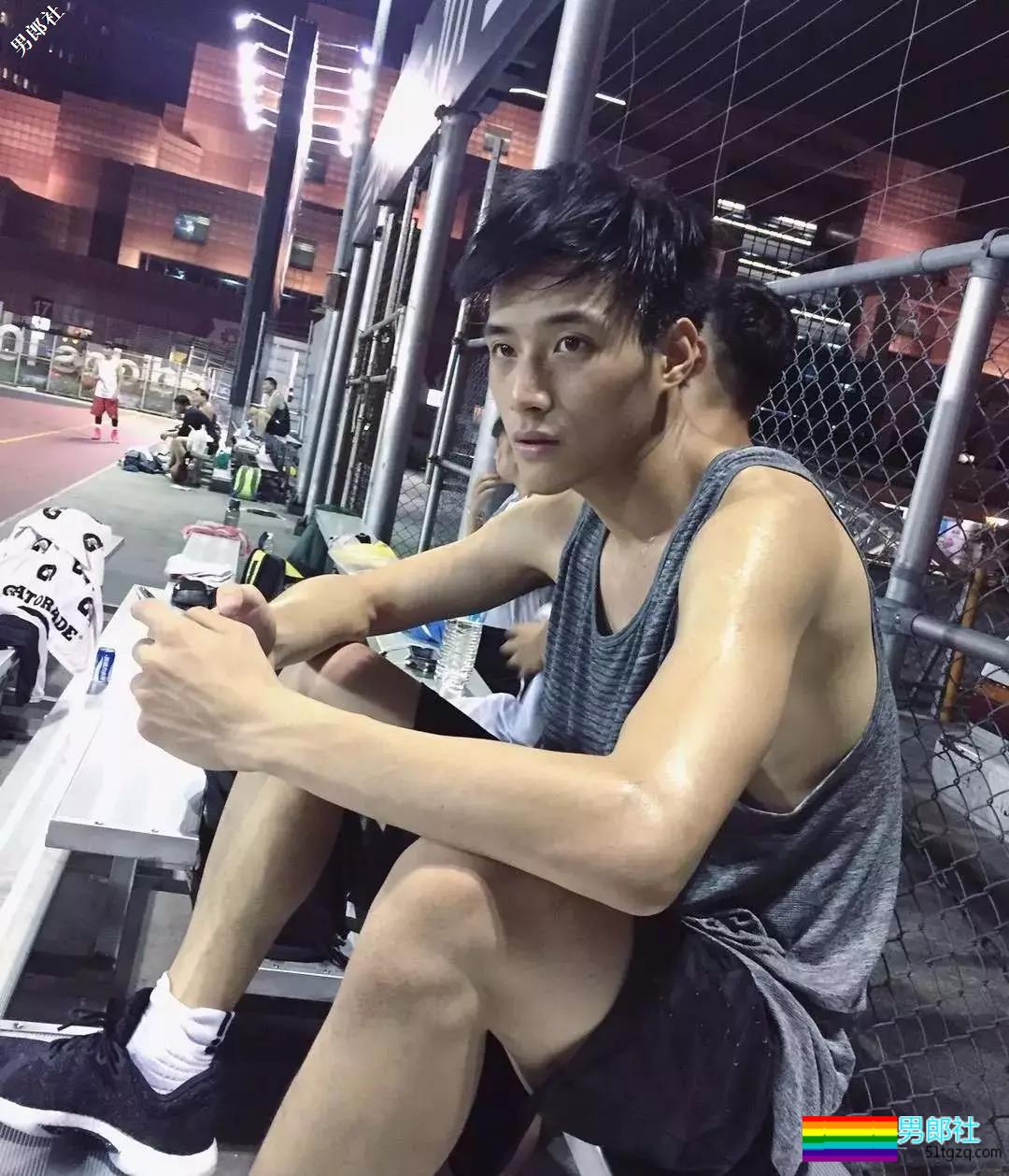 同志版《红楼梦》男星自爆尺寸棒！基情戏咬伤肌肉男胸肌 - 51虹马