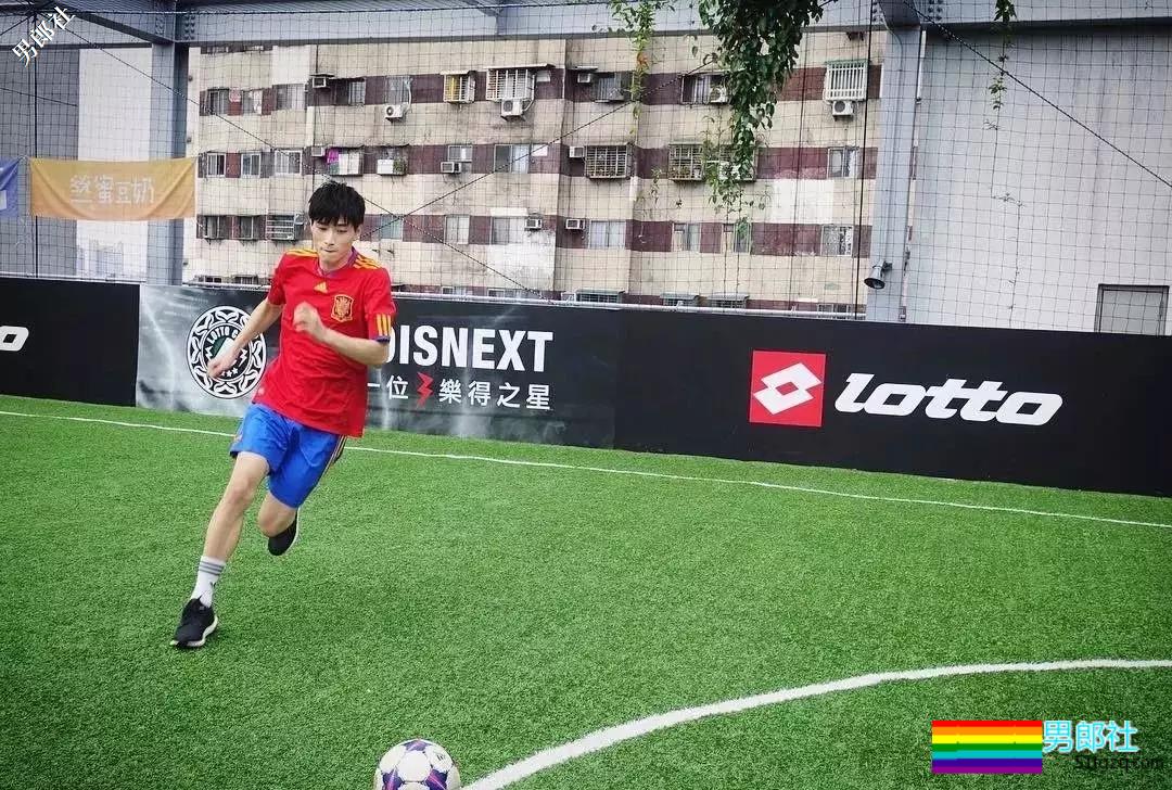 同志版《红楼梦》男星自爆尺寸棒！基情戏咬伤肌肉男胸肌 - 51虹马