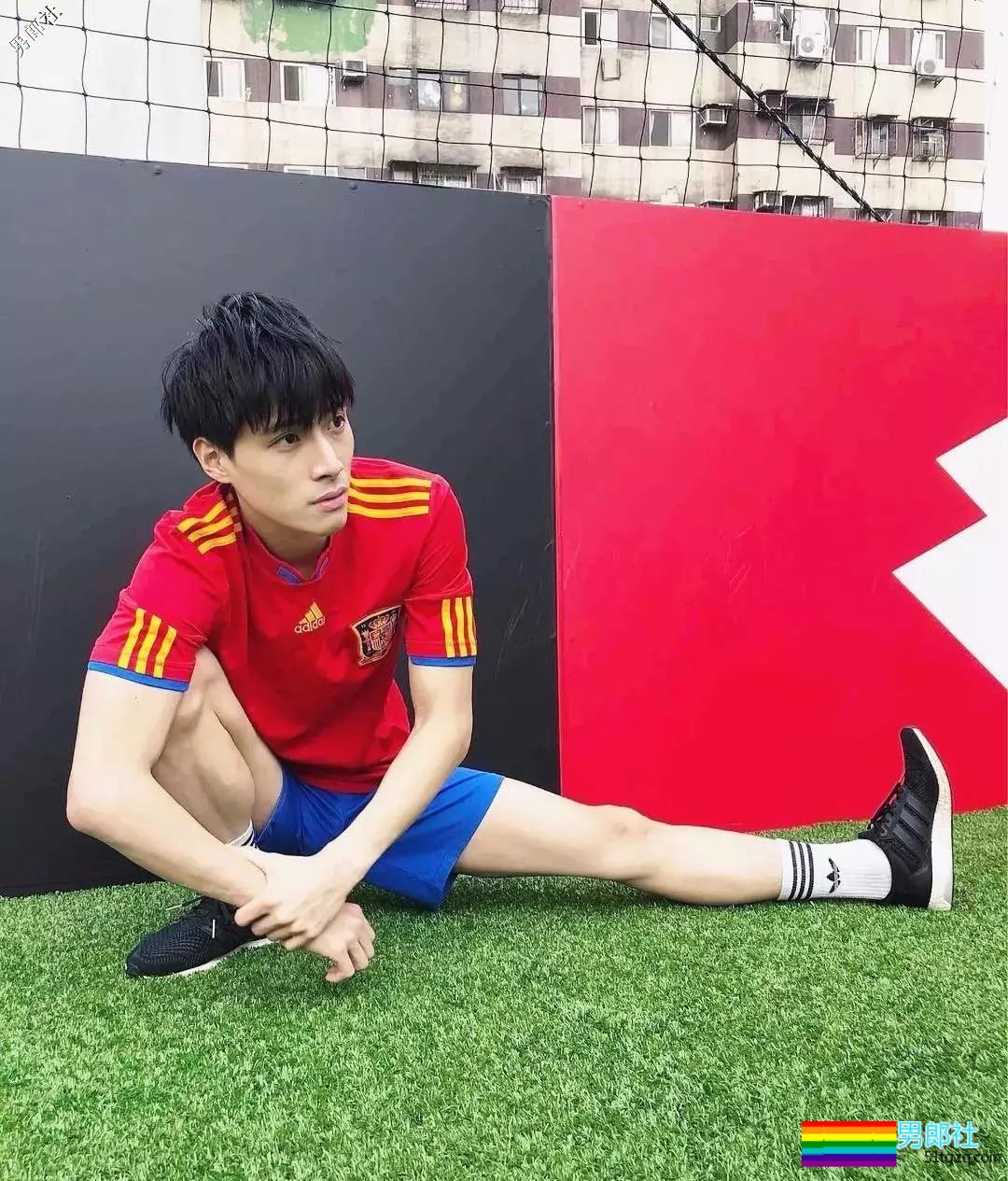 同志版《红楼梦》男星自爆尺寸棒！基情戏咬伤肌肉男胸肌 - 51虹马