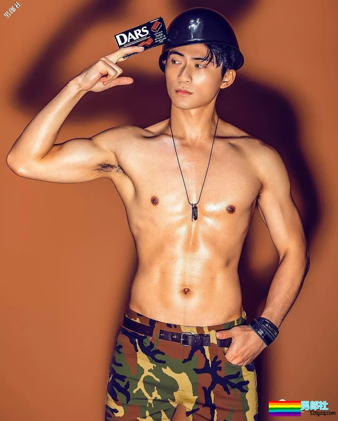 看点∣帅哥集邮摄影师又开始高事情了！小狼狗忠犬各种天菜统统出镜！ - 51虹马