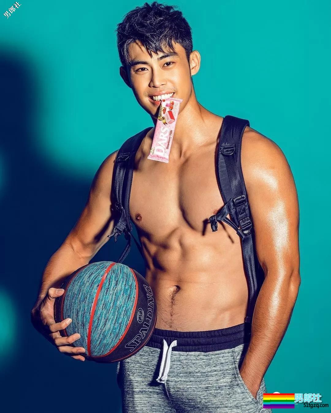 看点∣帅哥集邮摄影师又开始高事情了！小狼狗忠犬各种天菜统统出镜！ - 51虹马