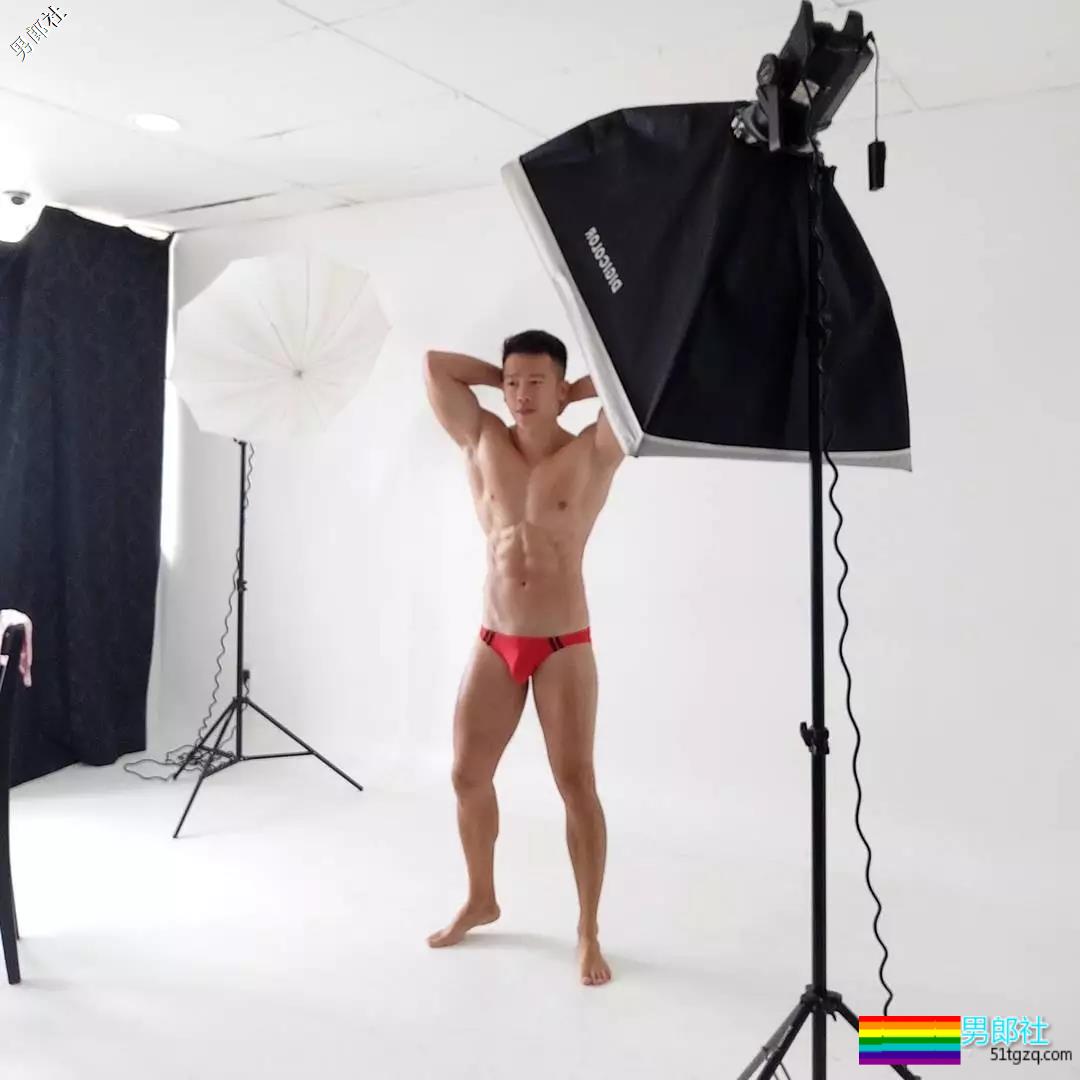 18线野模练出巨胸内裤塞东西,却只能沦为夜店舞男 - 51虹马 18线野模练出巨胸内裤塞东西,却只能沦为夜店舞男 - 51虹马