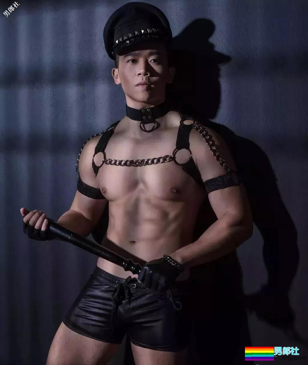 18线野模练出巨胸内裤塞东西，却只能沦为夜店舞男 - 51虹马