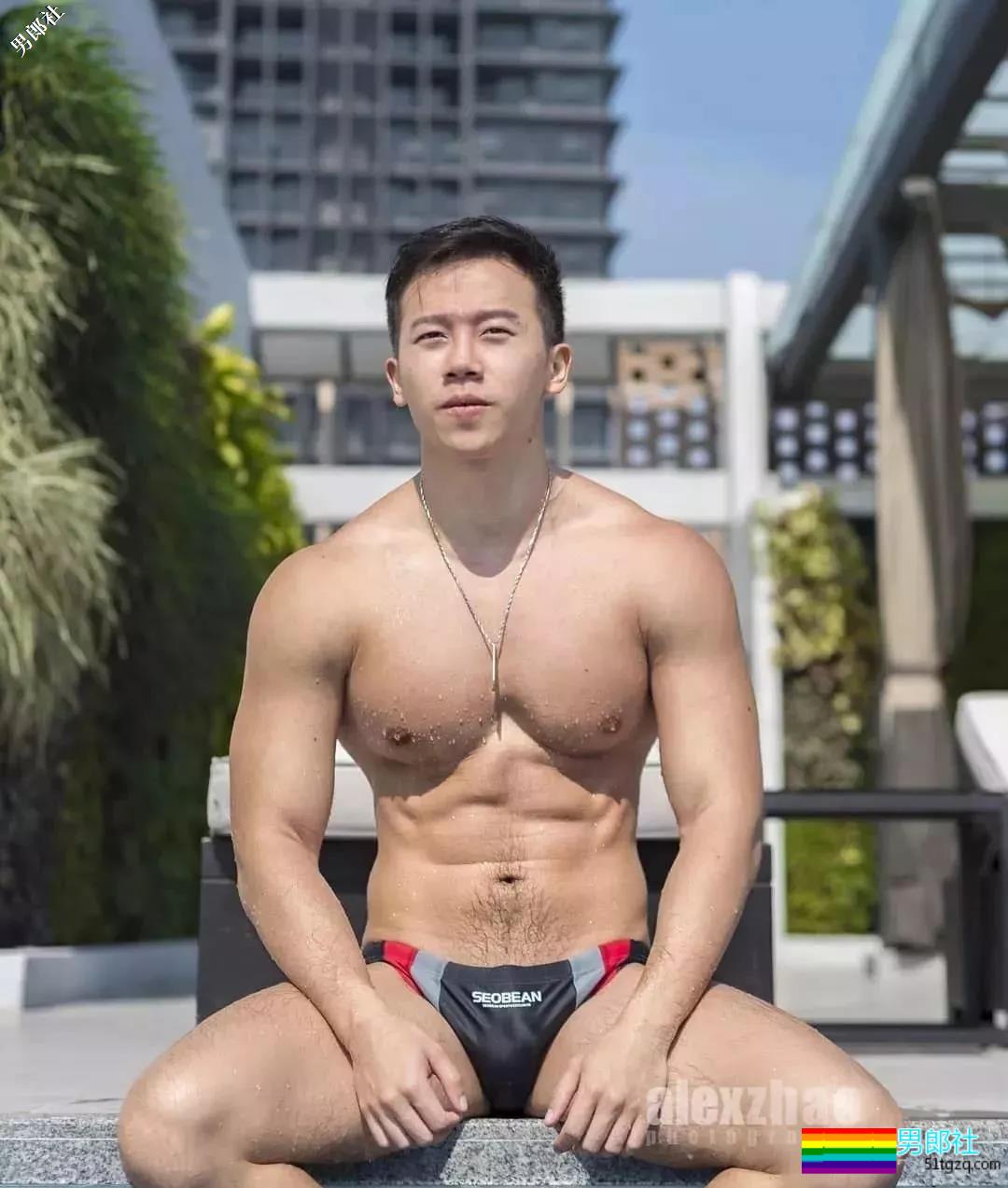 18线野模练出巨胸内裤塞东西，却只能沦为夜店舞男 - 51虹马