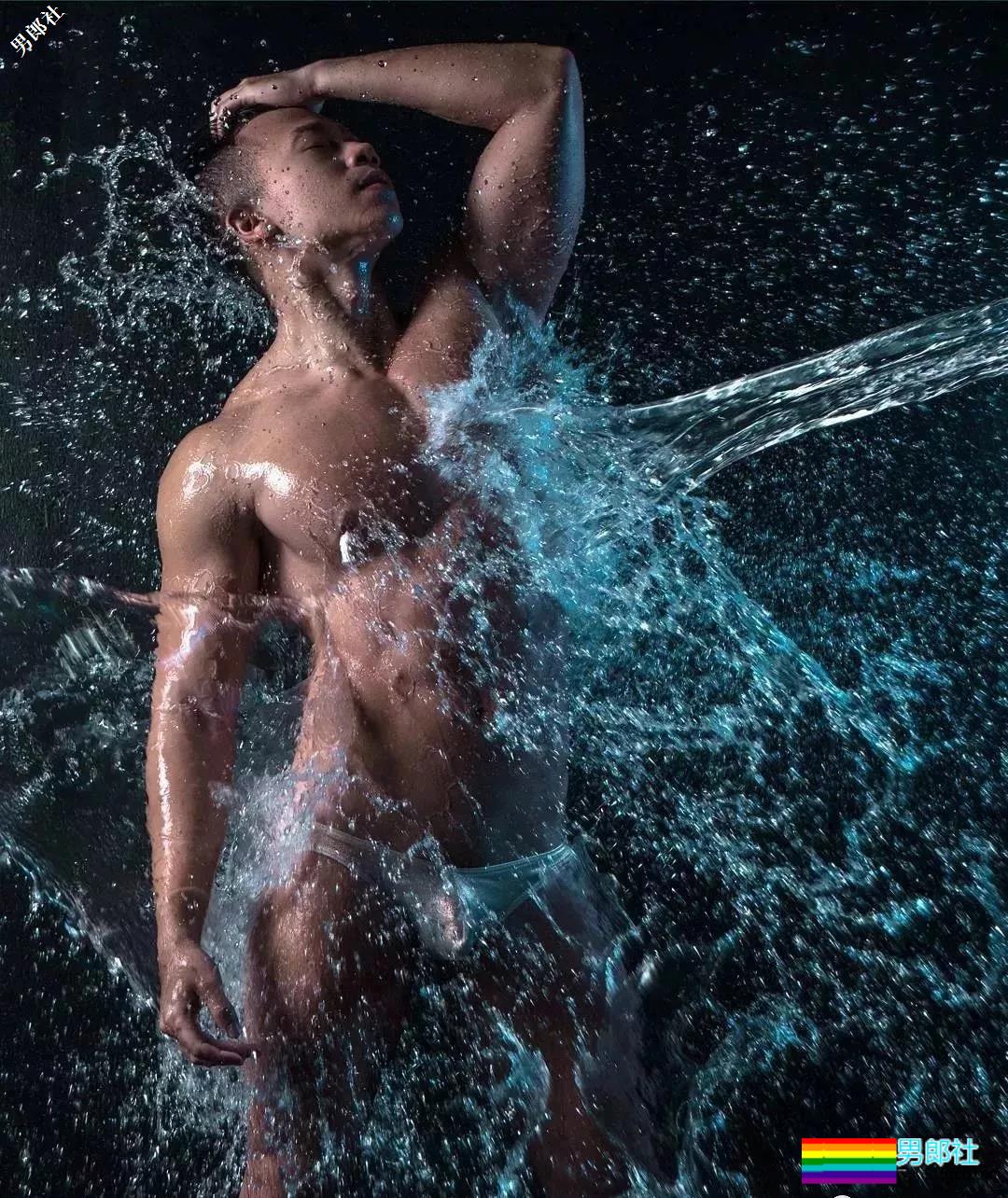 18线野模练出巨胸内裤塞东西,却只能沦为夜店舞男 - 51虹马 18线野模练出巨胸内裤塞东西,却只能沦为夜店舞男 - 51虹马