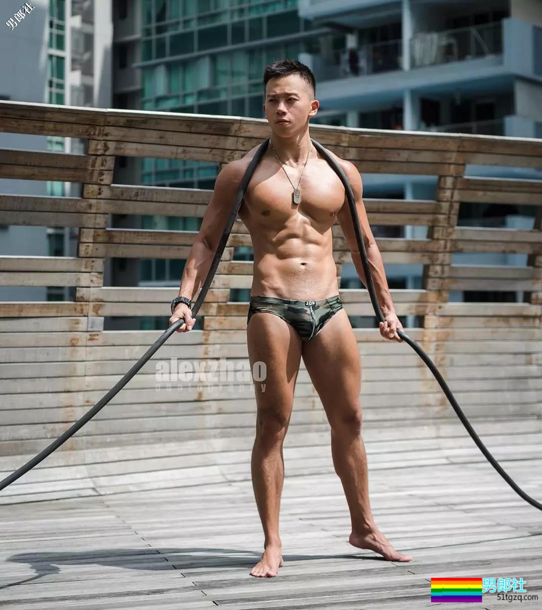 18线野模练出巨胸内裤塞东西，却只能沦为夜店舞男 - 51虹马