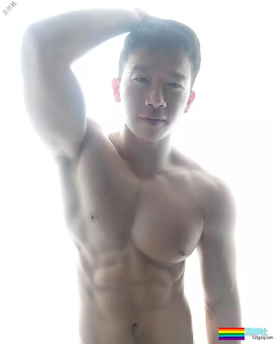 18线野模练出巨胸内裤塞东西，却只能沦为夜店舞男 - 51虹马