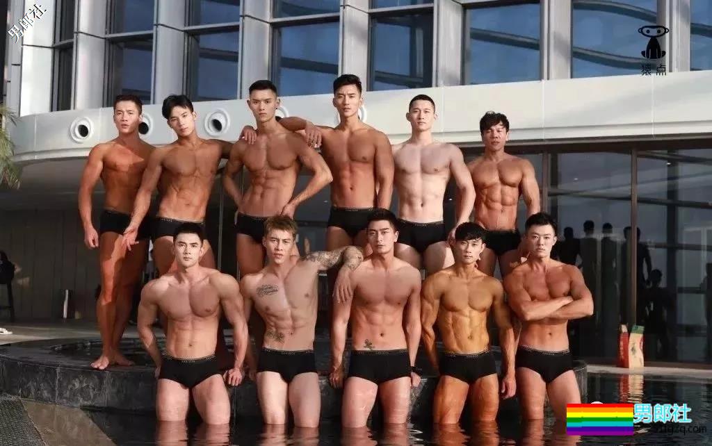 半透明薄衣强行遮羞，成批精壮男子实力上线 - 51虹马