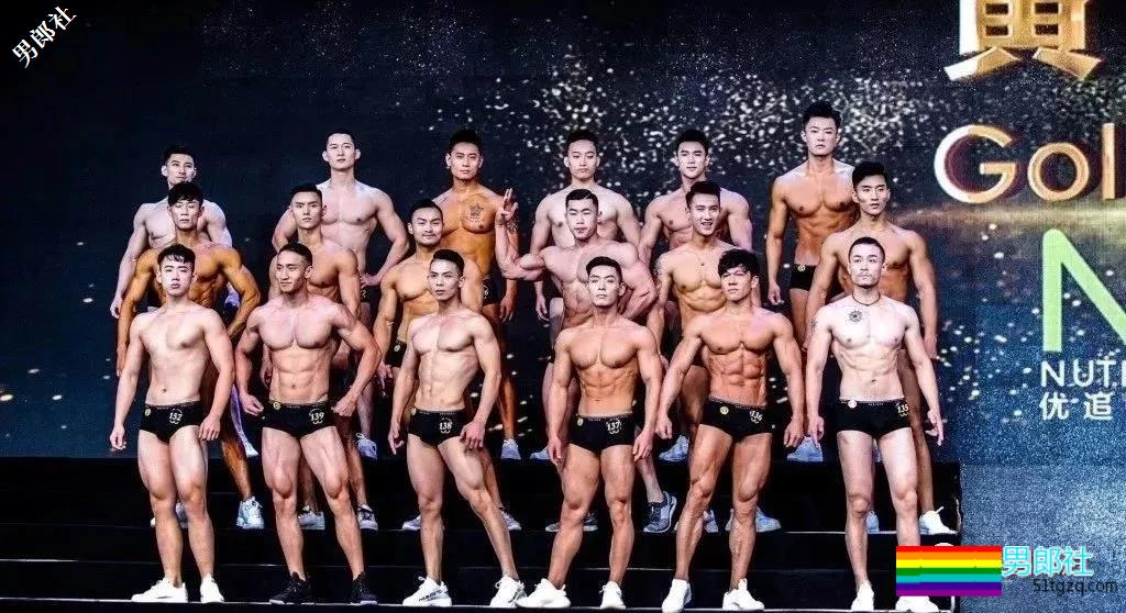 半透明薄衣强行遮羞，成批精壮男子实力上线 - 51虹马