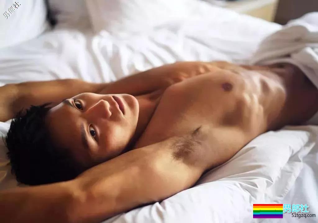 半透明薄衣强行遮羞，成批精壮男子实力上线 - 51虹马