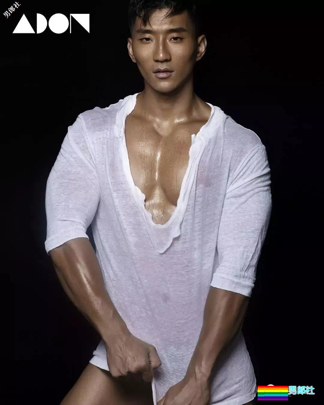 半透明薄衣强行遮羞，成批精壮男子实力上线 - 51虹马