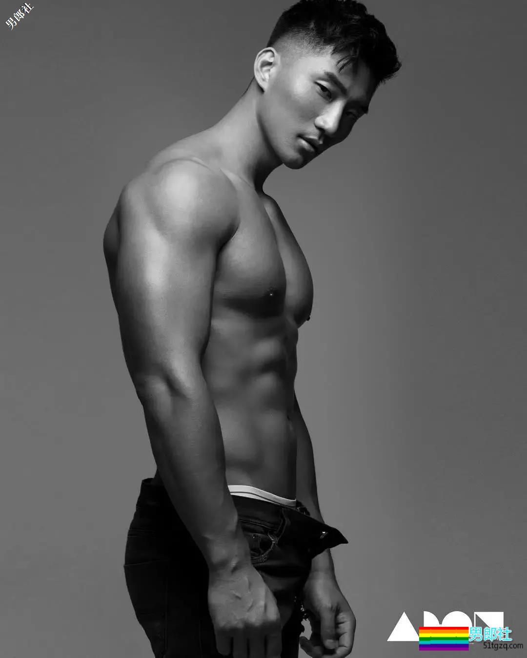 半透明薄衣强行遮羞，成批精壮男子实力上线 - 51虹马