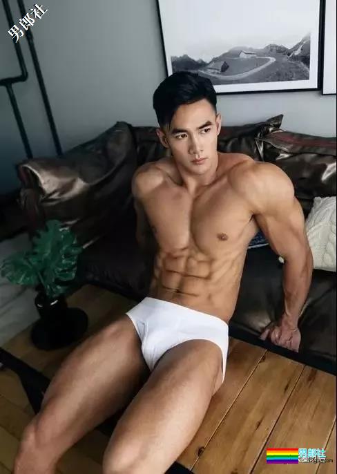 半透明薄衣强行遮羞，成批精壮男子实力上线 - 51虹马