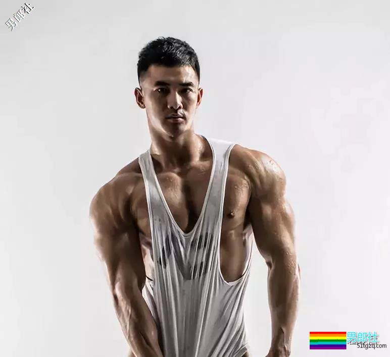 半透明薄衣强行遮羞，成批精壮男子实力上线 - 51虹马