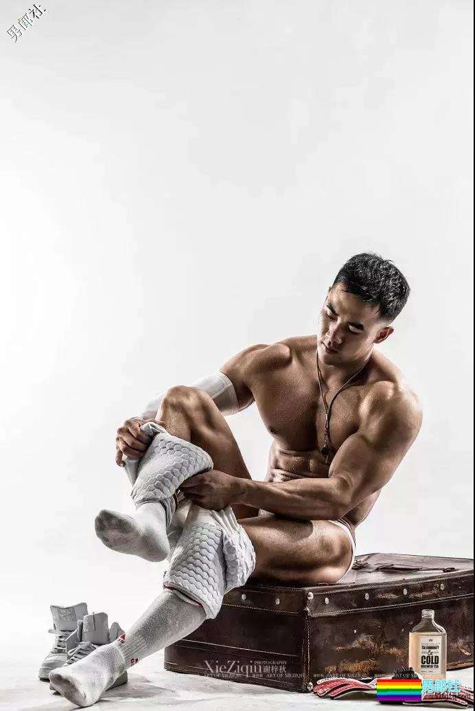 半透明薄衣强行遮羞，成批精壮男子实力上线 - 51虹马